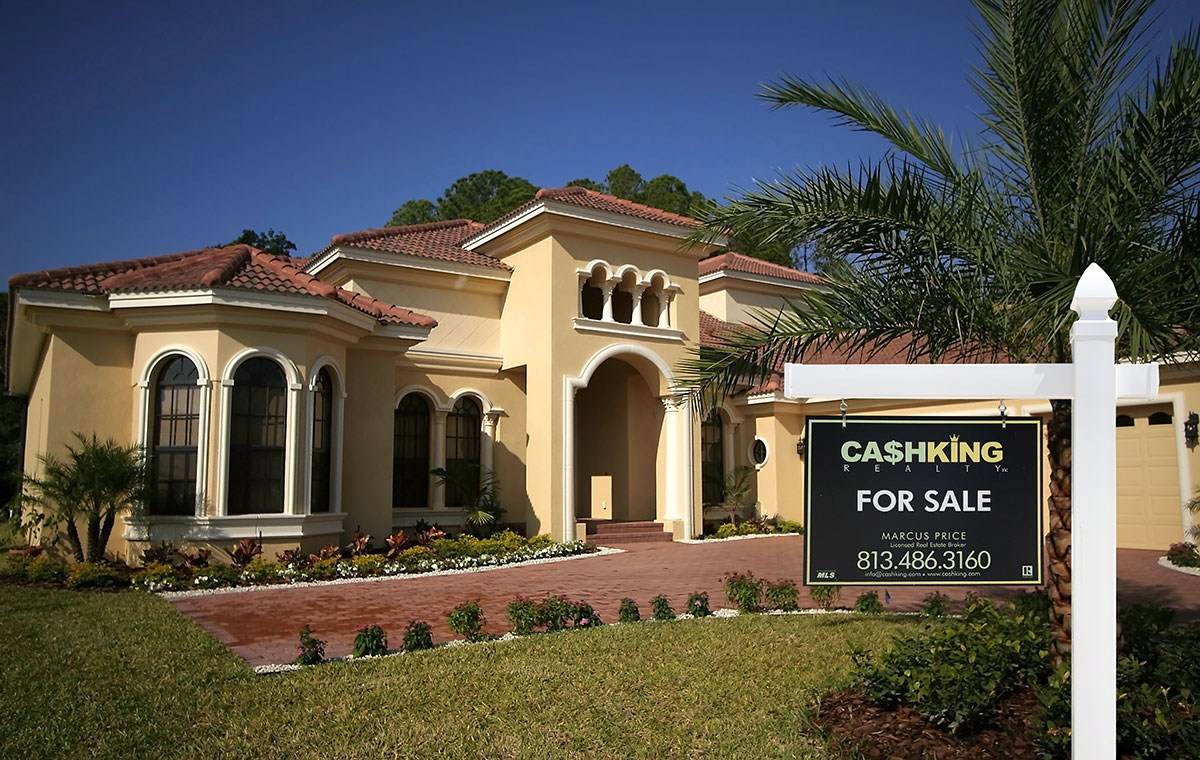 Cash King Realty sign outside a home listed for sale